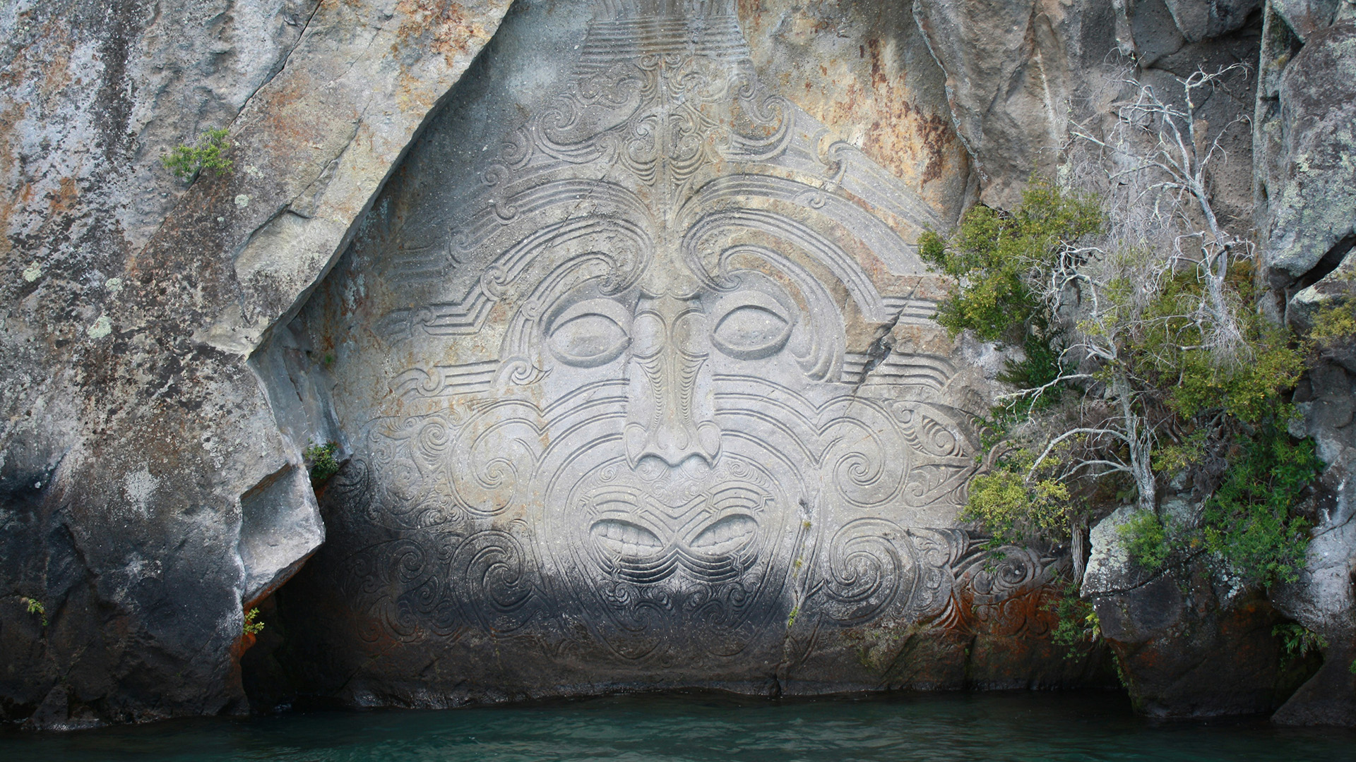 NZ_QMS_About_Te Ao Māori_Ngātoroirangi Mine Bay Māori Rock Carvings_Taupō