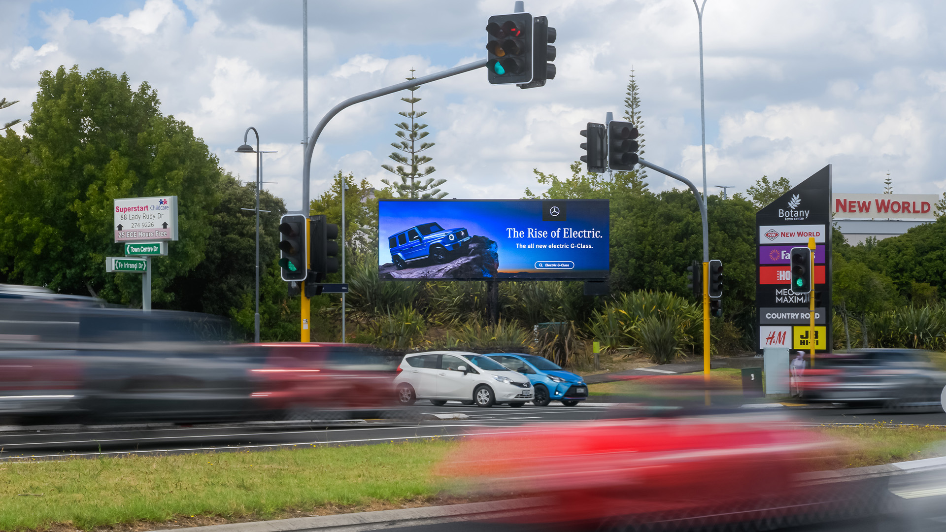 NZ_Mercedes - AK8370 Botany Digital Billboard